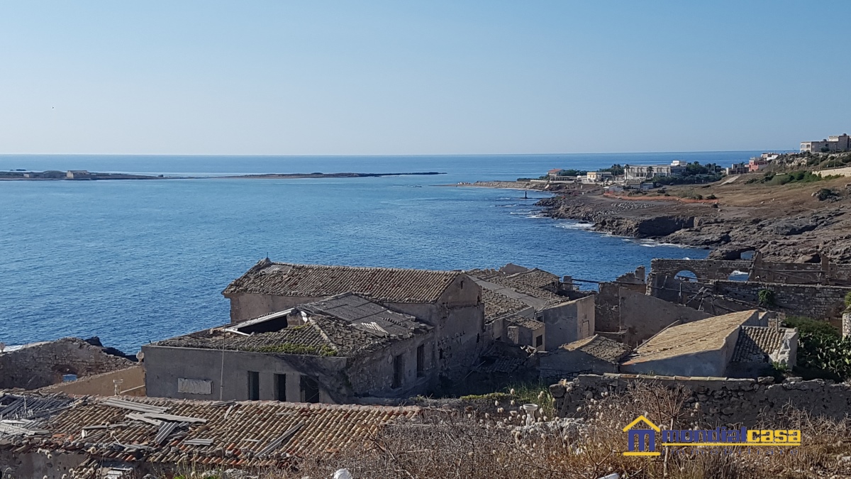 stabile intero - palazzo portopalo di capo passero vendita  portopalo di capo passero  mondialcasa immobiliare srl